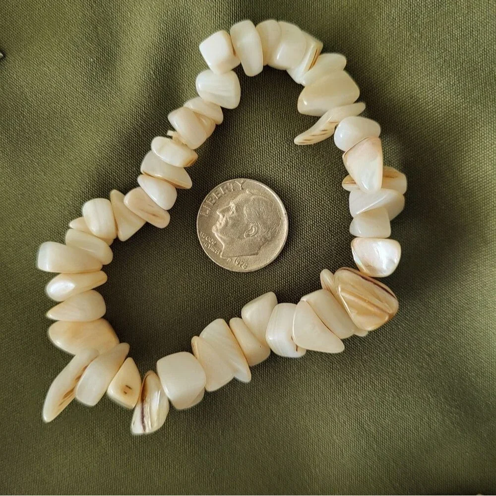 Vintage Cream Shell Chip Necklace & Bracelet Set